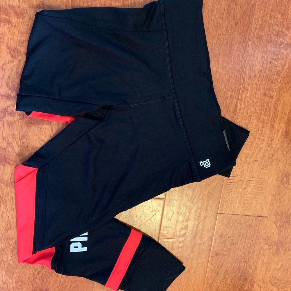 NWT VSPINK 7/8 ULTIMATE LEGGINGS SOLD
